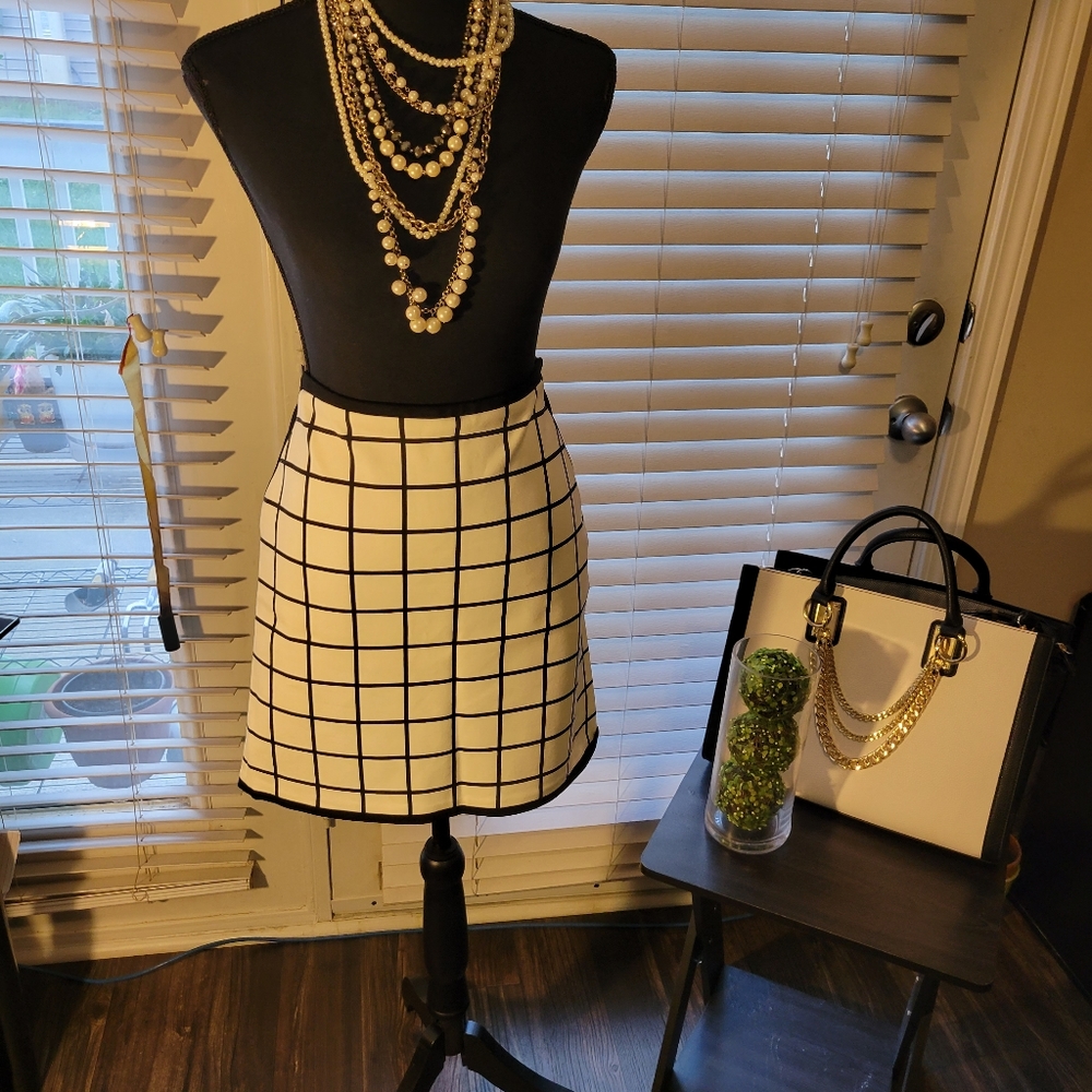 White House Black Market Windowpane Pencil Skirt EUC